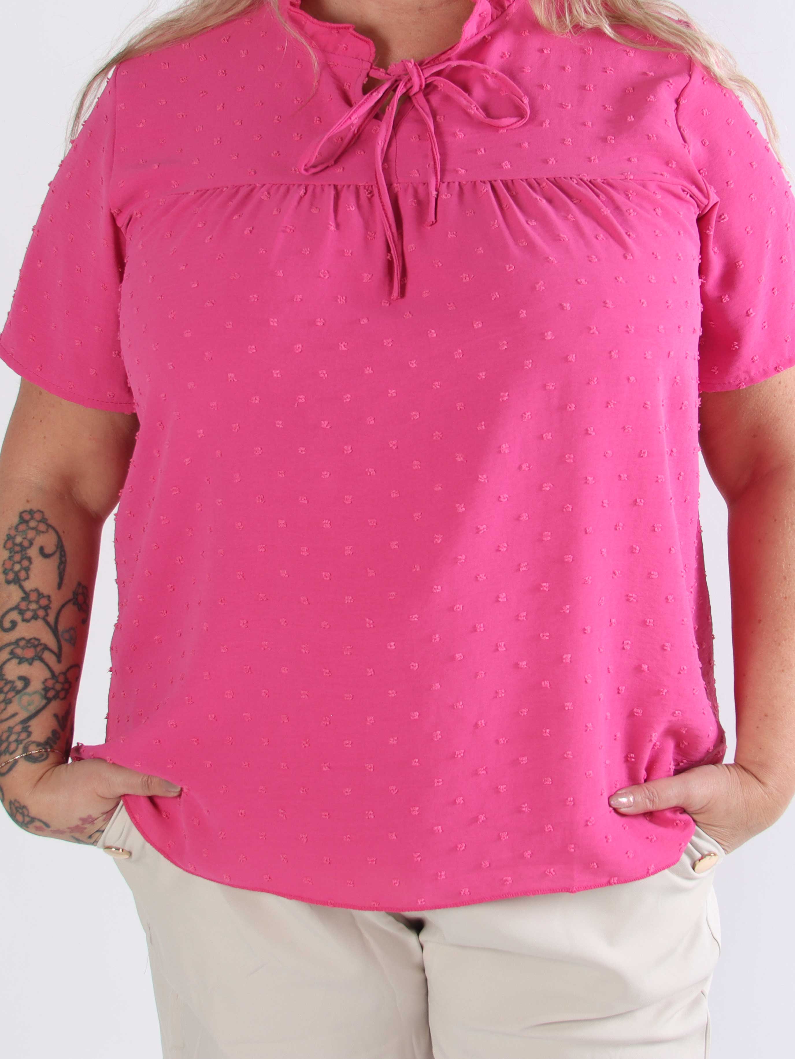 Bloom - Söt tunika i plusstorlek med volangkant och rosett